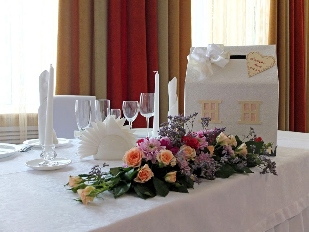 Основной зал — Семейный ресторан Крюшон