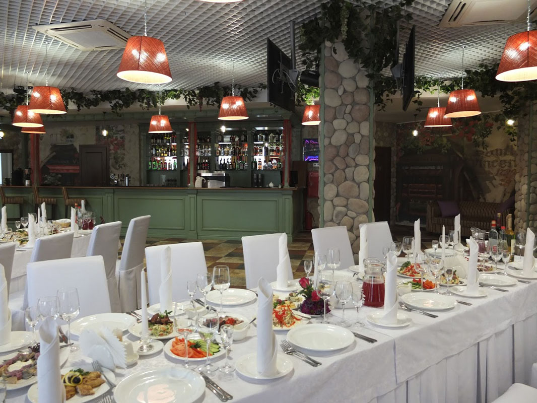 Основной зал — Семейный ресторан Крюшон