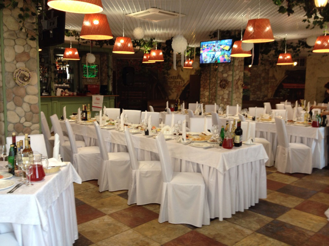 Основной зал — Семейный ресторан Крюшон