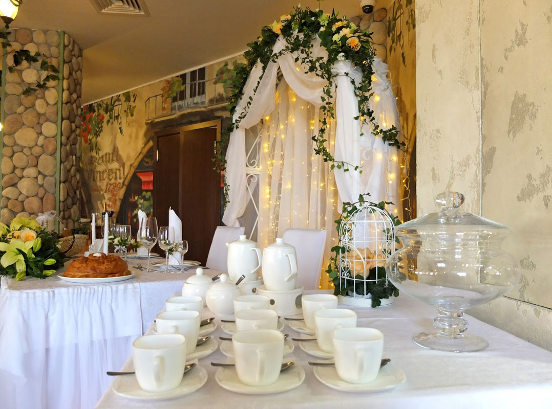 Основной зал — Семейный ресторан Крюшон