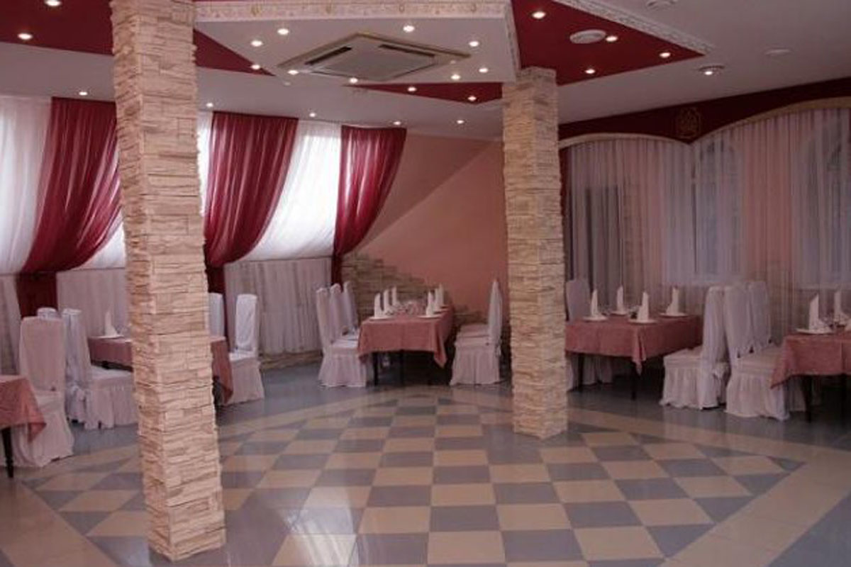 Основной зал — Монарх