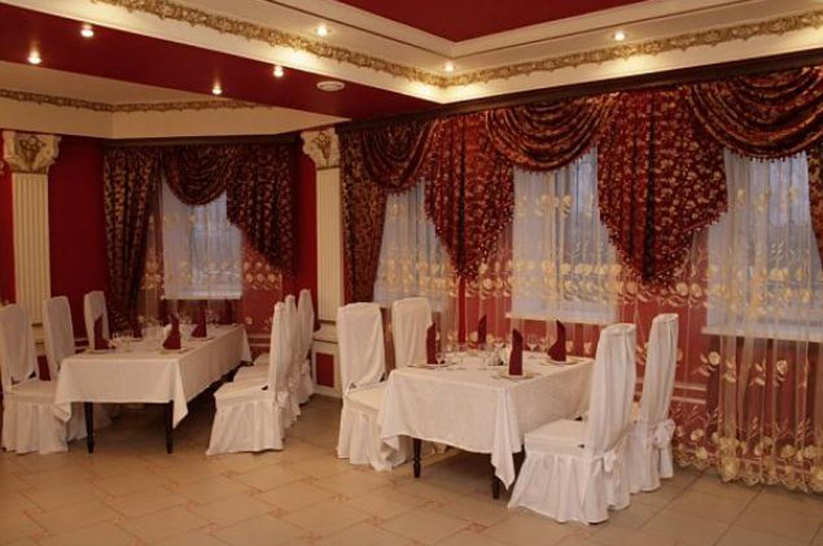 Основной зал — Монарх