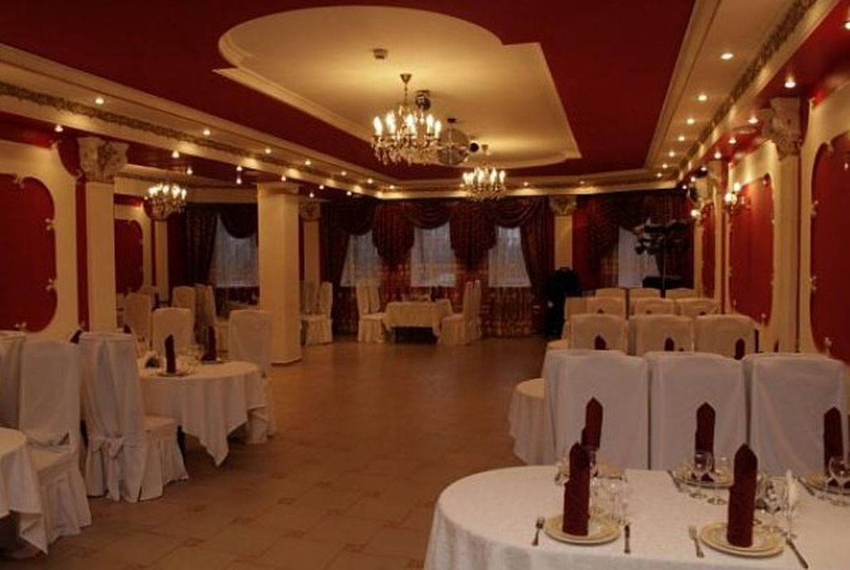 Основной зал — Монарх