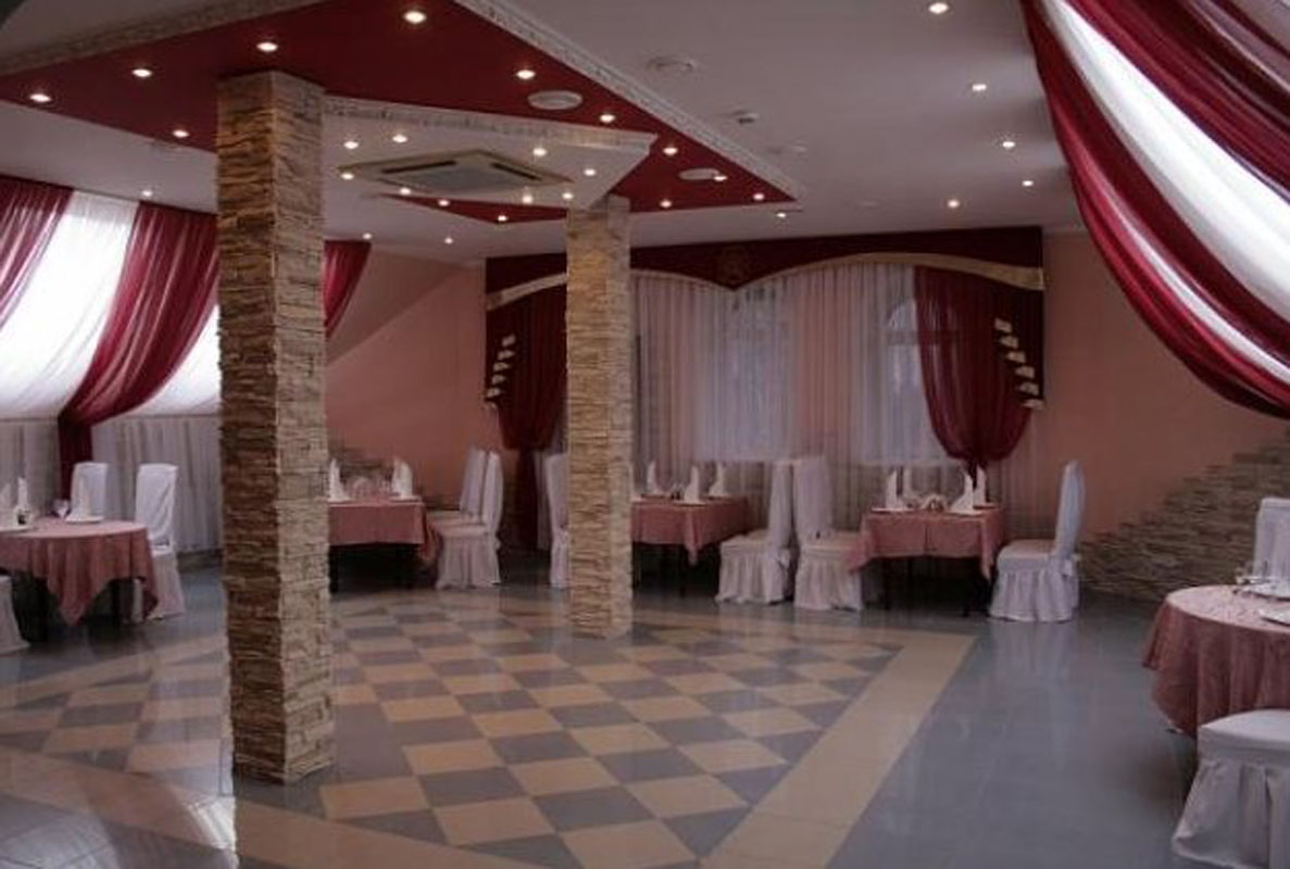 Основной зал — Монарх