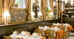 Основной зал — интерьер зала