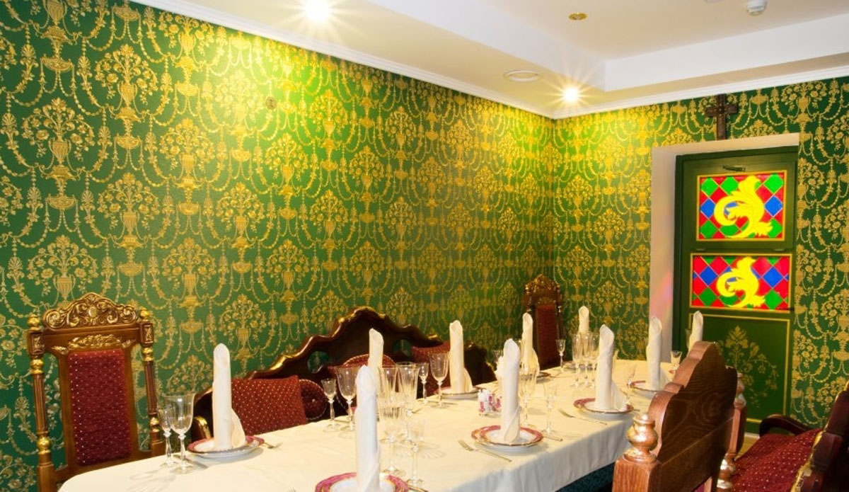 Основной зал — Изба