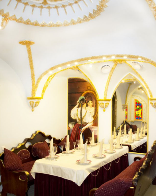 Основной зал — Изба