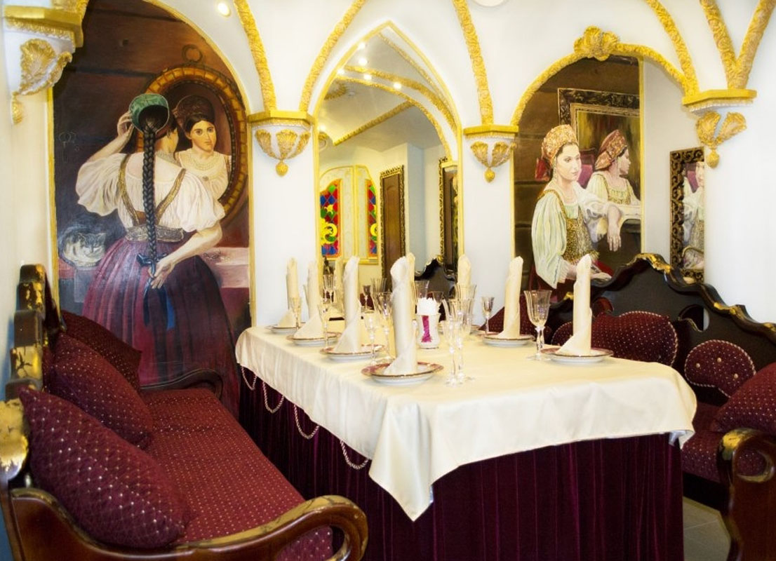 Основной зал — Изба