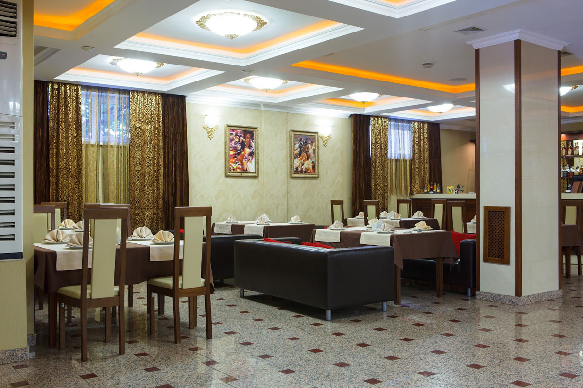 Основной зал — Визит