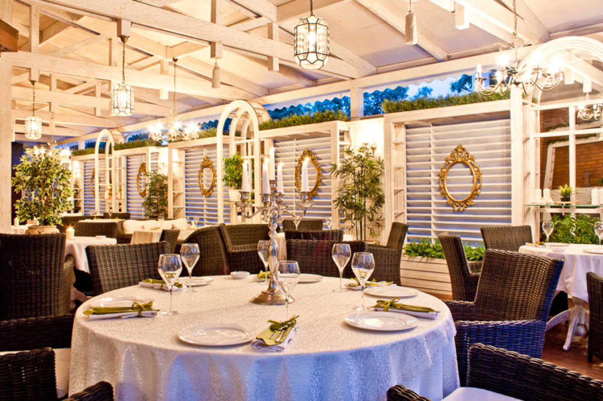 Зал на 100 человек — Семейный ресторан Familia