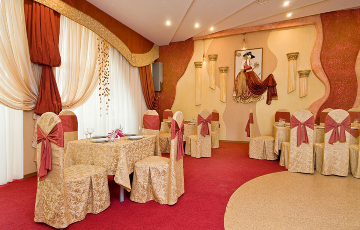 Основной зал — Династия