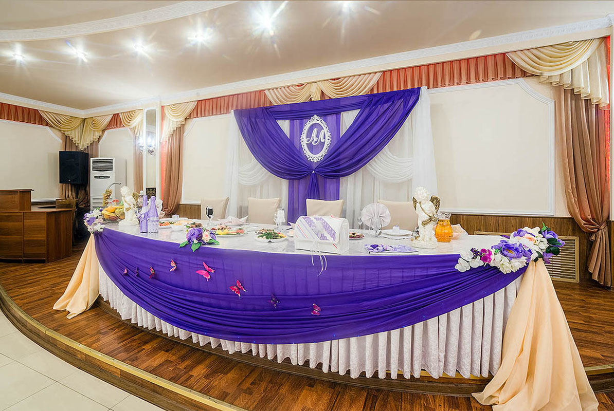 Основной зал — Премиум на Безжонова