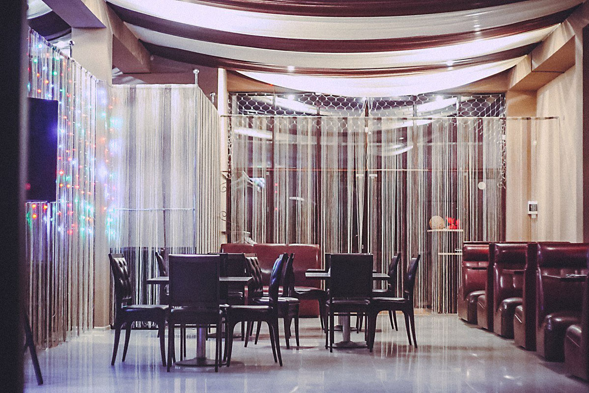 Основной зал — Ночной город