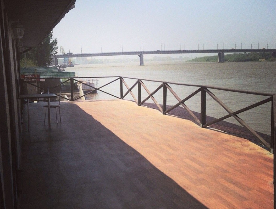 Основной зал — Кафе Берег