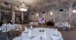 Основной зал