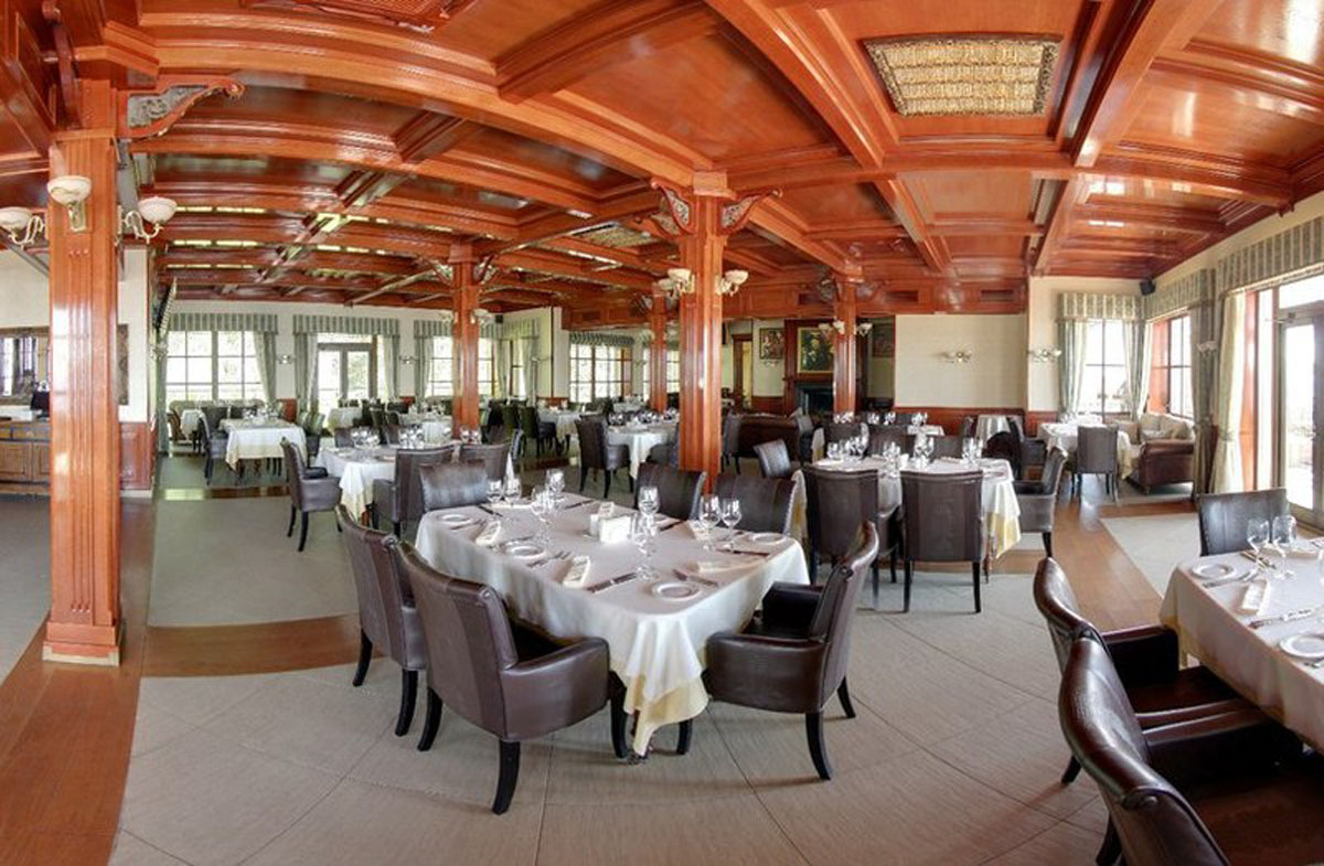 Каминный зал