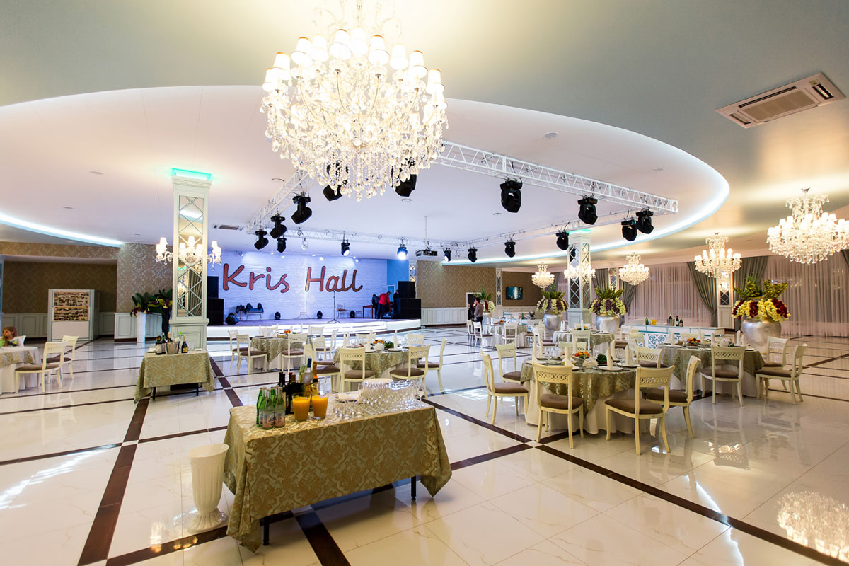 Большой зал — Kris Hall