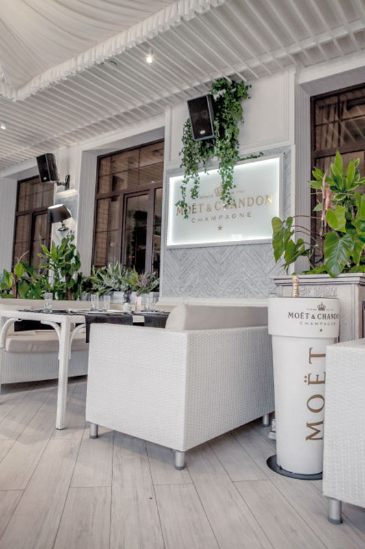 Терраса — La Villa