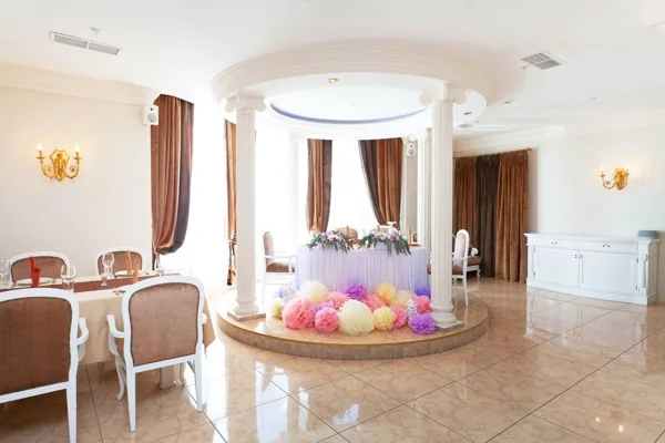 Основной зал