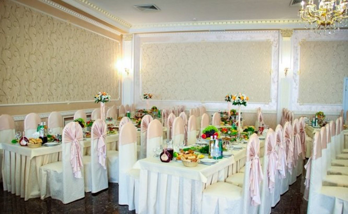 Основной зал — Amore