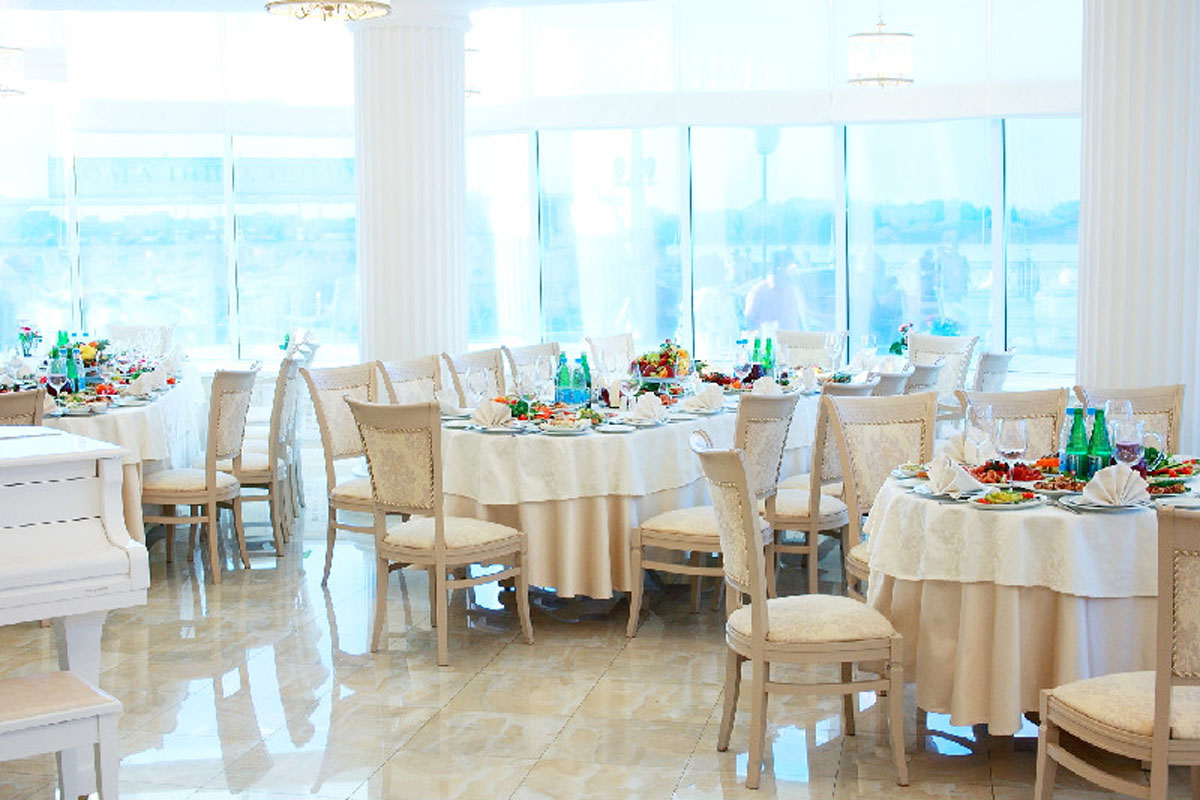 Основной зал — Белый Рояль