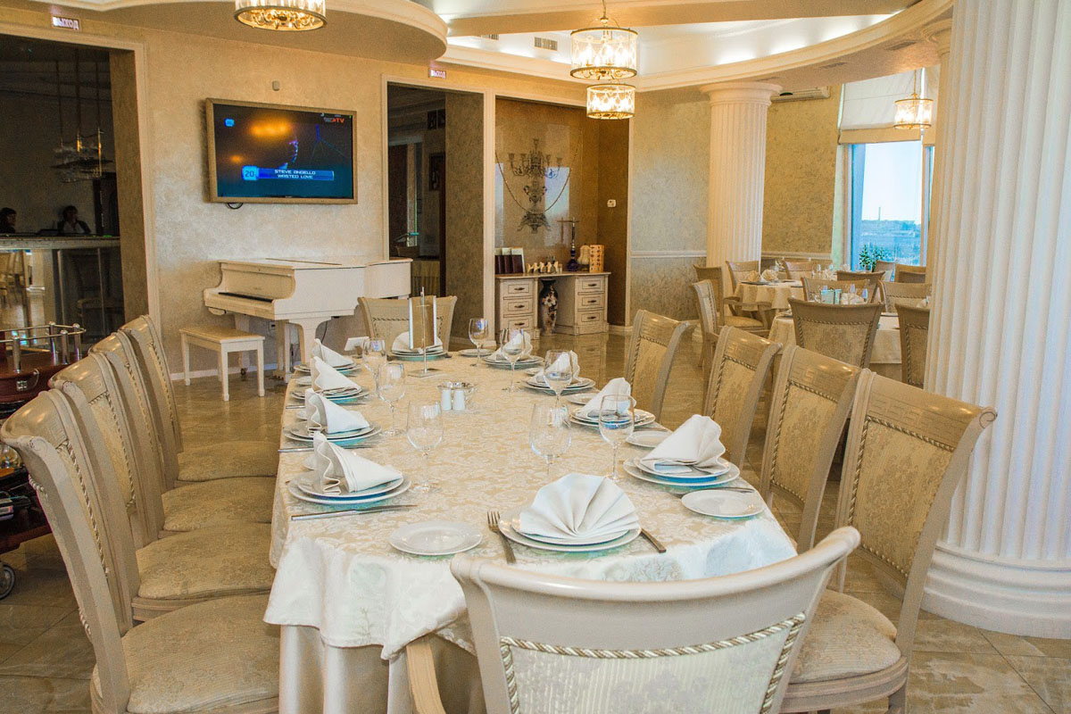 Основной зал — Белый Рояль