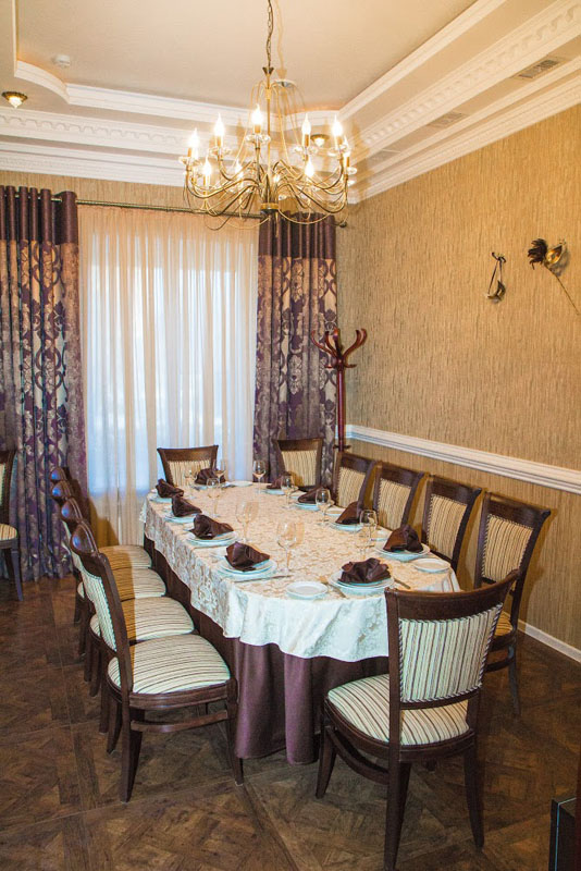 Основной зал — Белый Рояль