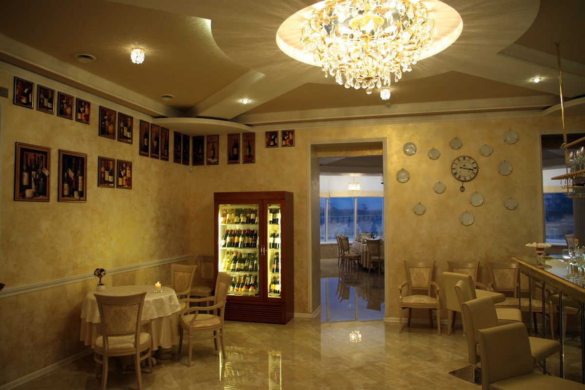 Малый зал — Белый Рояль