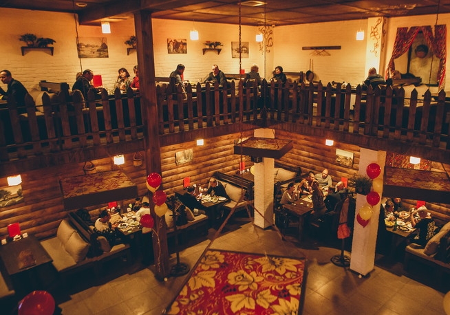 Кафе Изба — Основной зал, фото банкетного зала