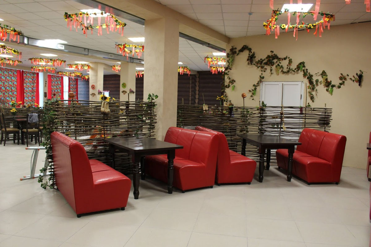 Основной зал — Кафе Деревня