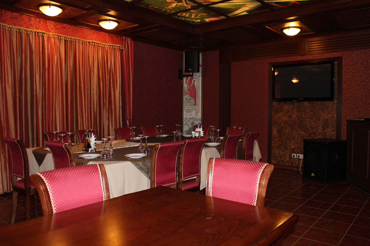 Красный зал — Karaoke Hall