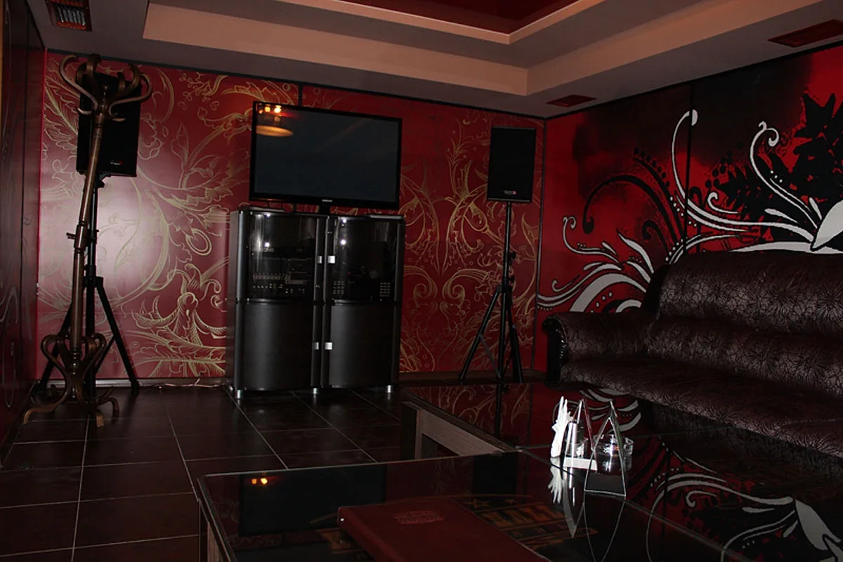 Цоколь кабинка «А» — банкетный зал Karaoke Hall, фото