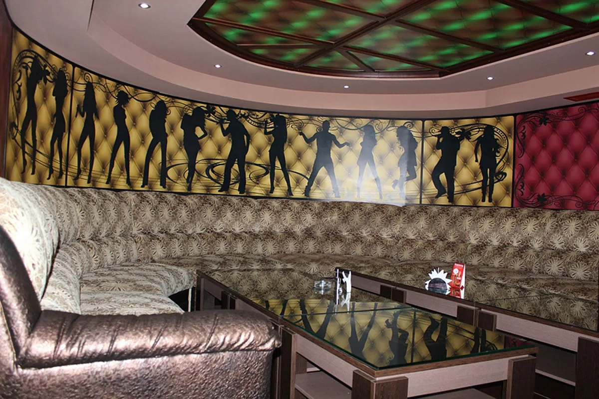 Цоколь кабинка «Б» — банкетный зал Karaoke Hall, фото