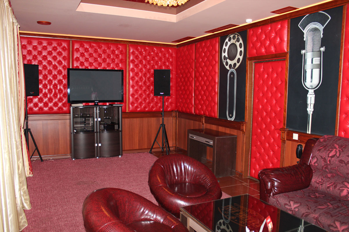 Кабинка №1 — Karaoke Hall