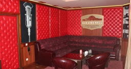 Кабинка №1 — интерьер зала