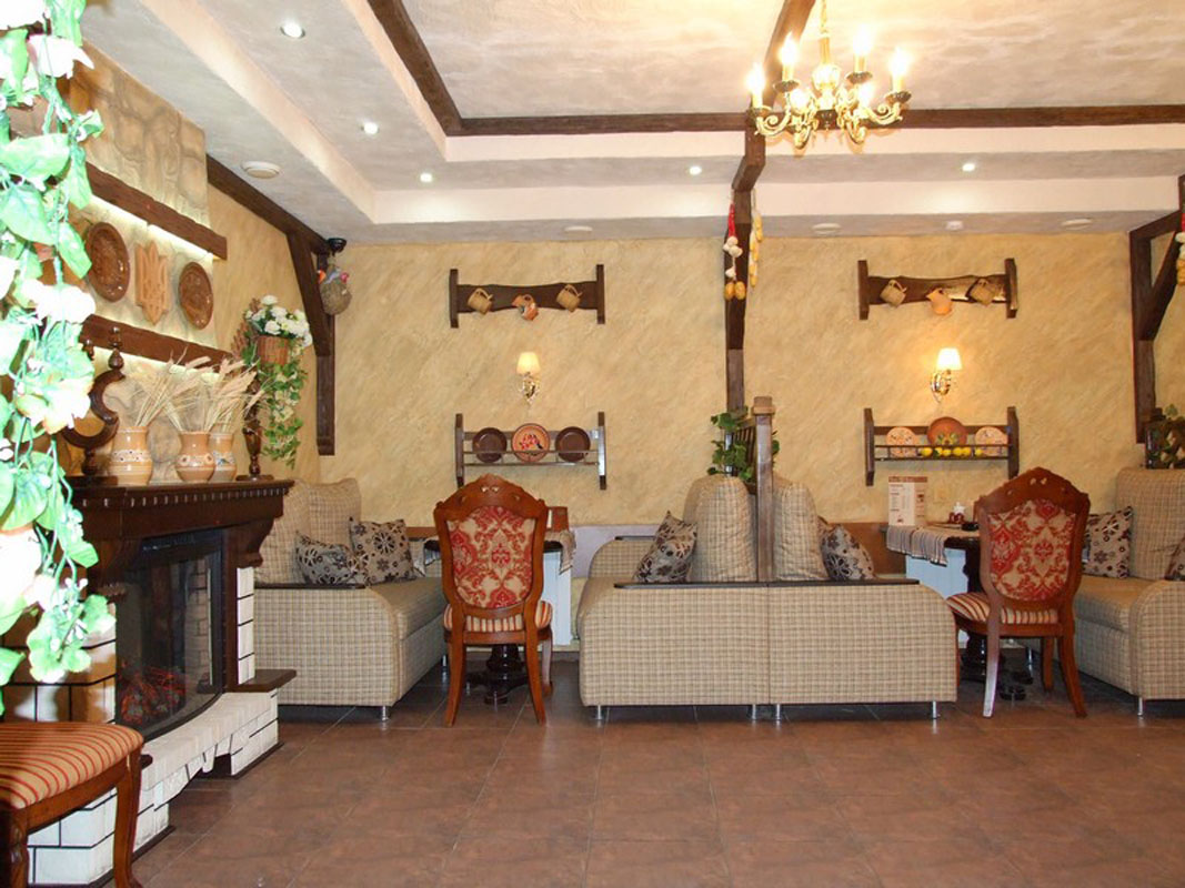 Основной зал — Валери Шале