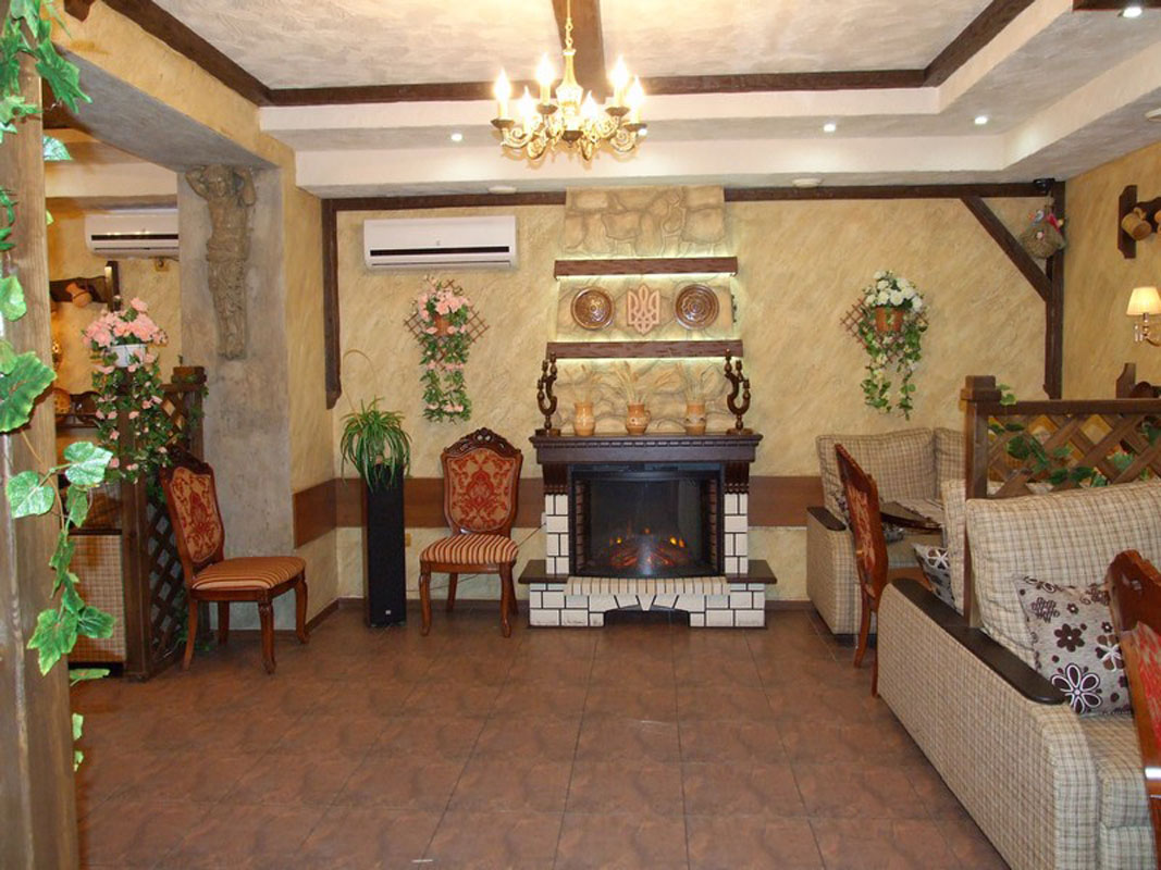 Основной зал — Валери Шале