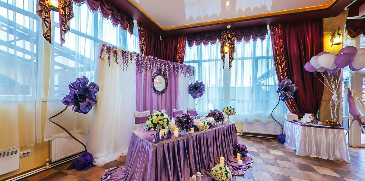 Зал «Любимый дворик» — Romantic