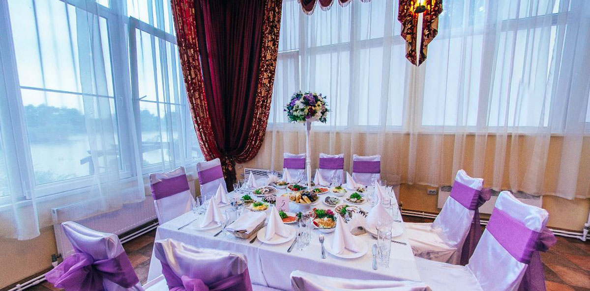 Зал «Любимый дворик» — Romantic