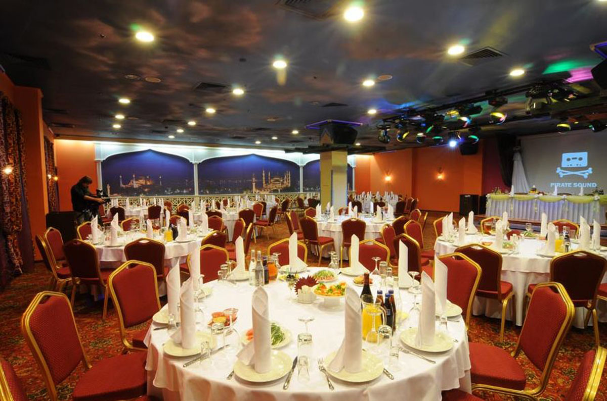 Основной зал — Парк Европа