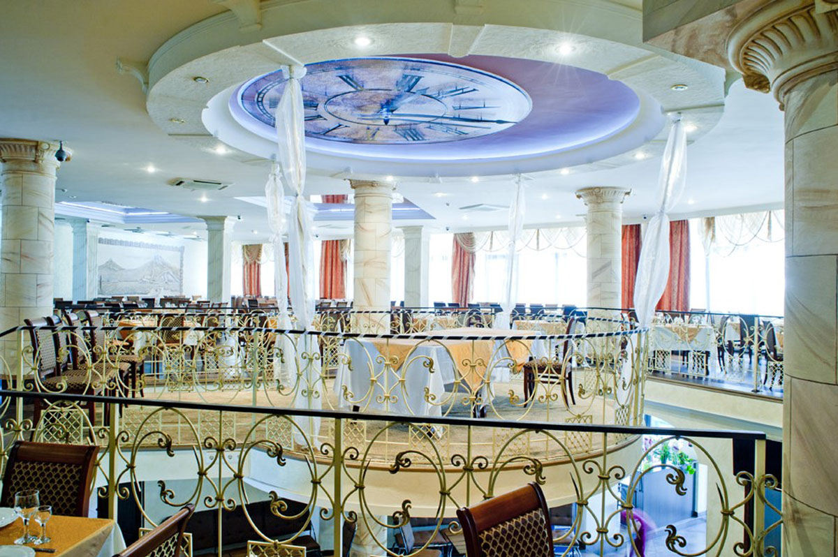 Основной зал