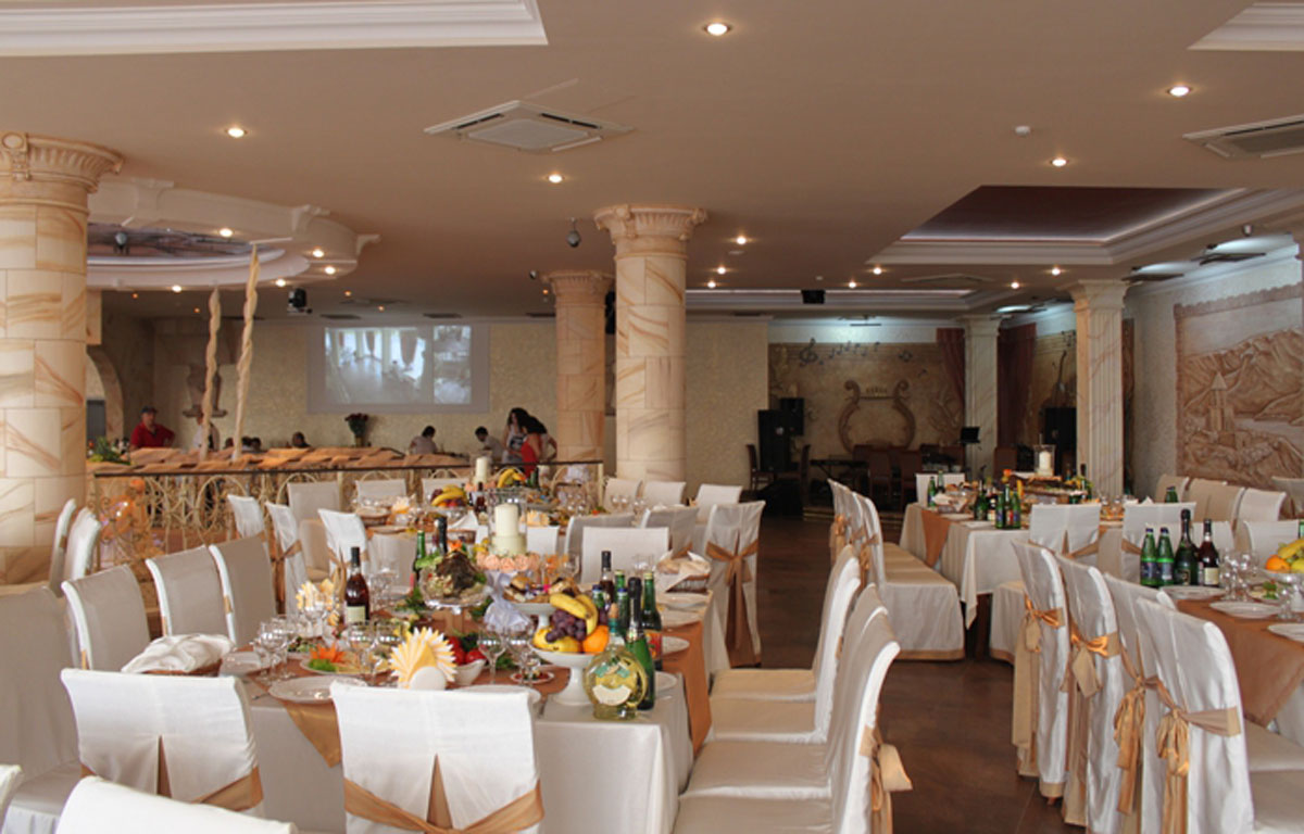 Основной зал — Наш двор