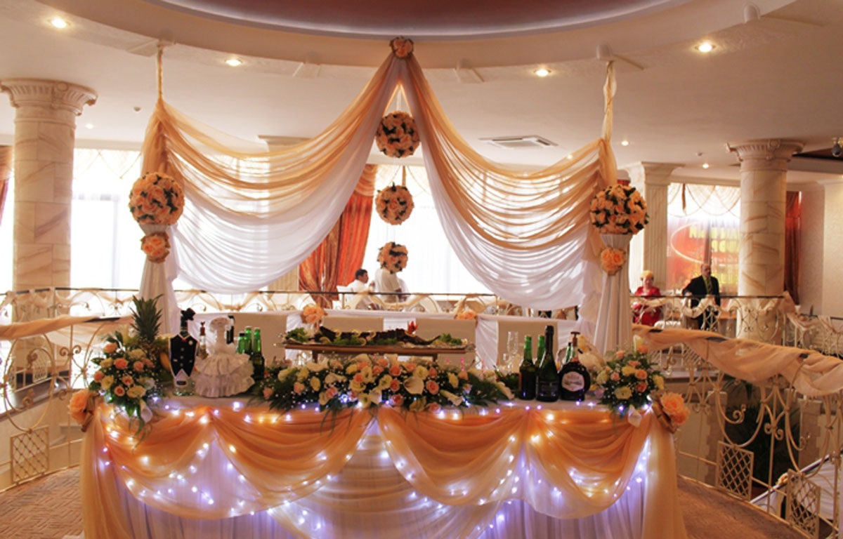 Основной зал — Наш двор