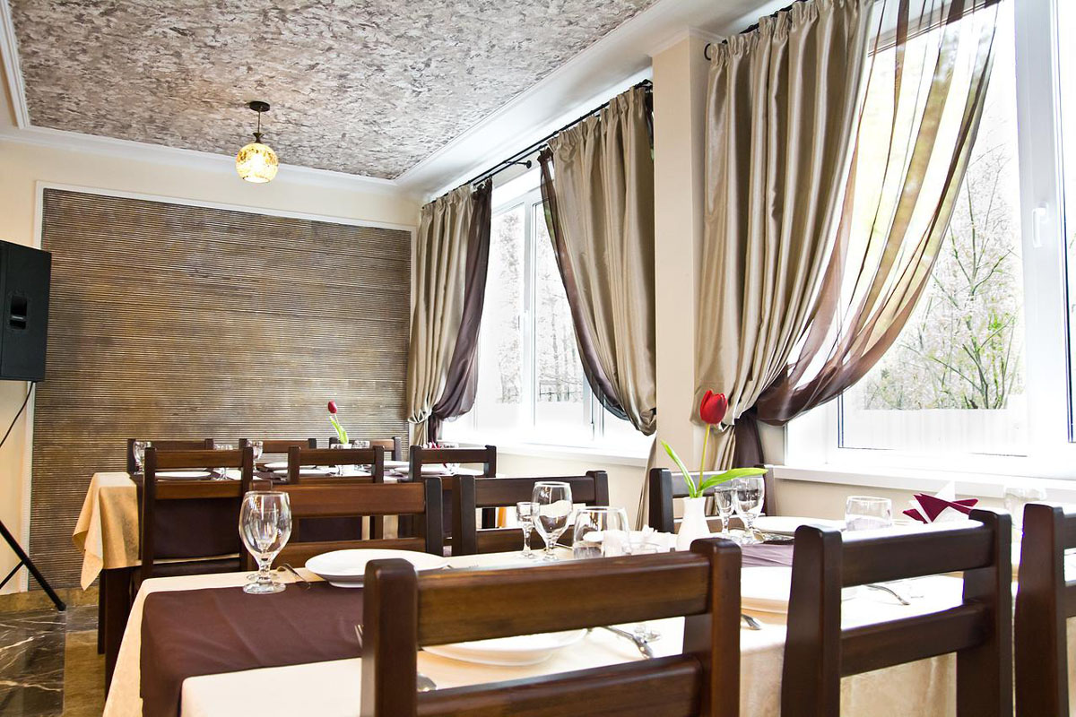 Основной зал — Анна