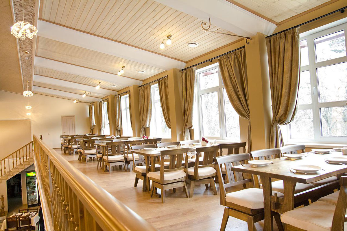 Основной зал — Анна