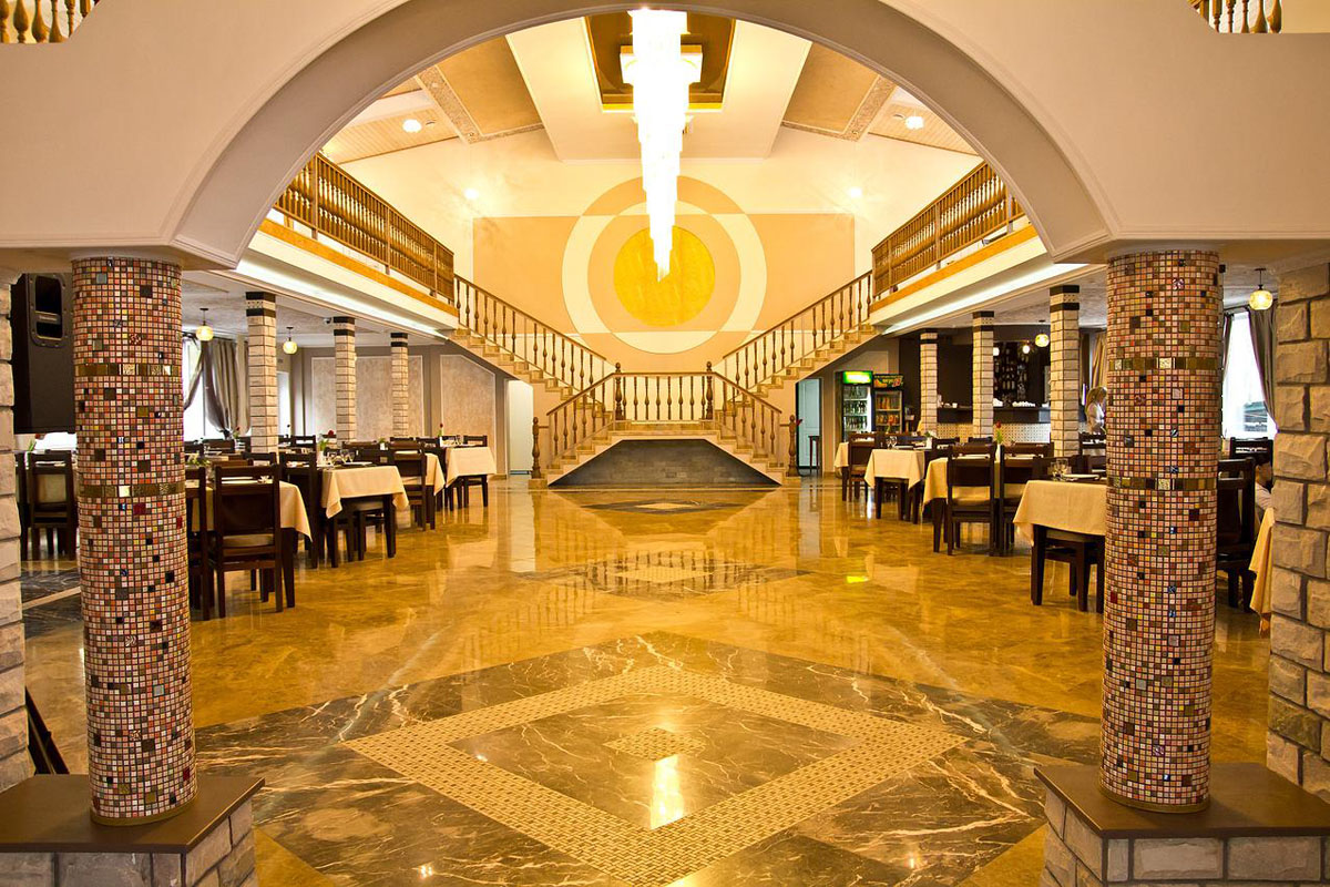 Основной зал — Анна