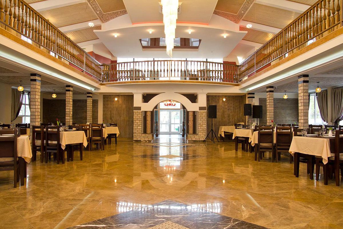 Основной зал — Анна