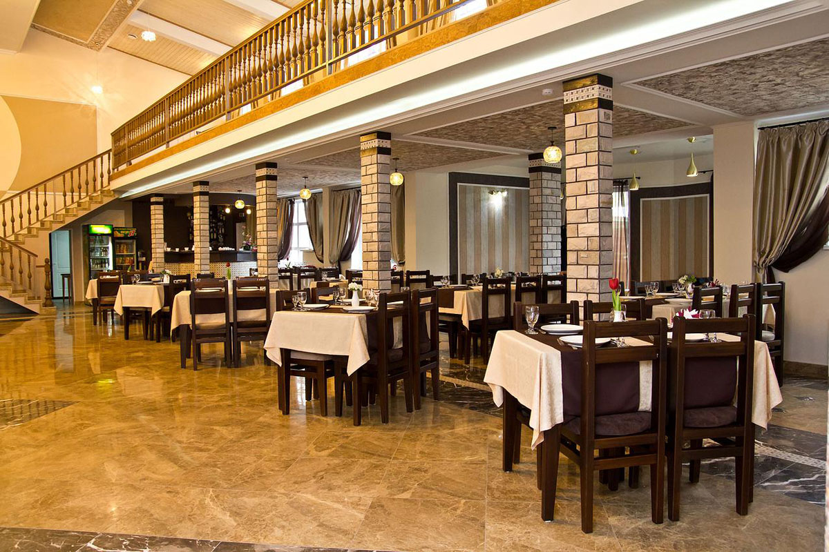 Основной зал — Анна