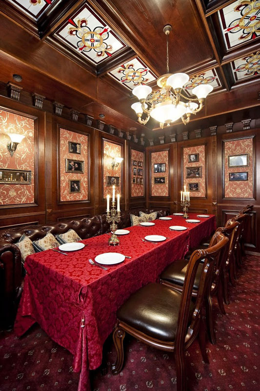 Зал на 15 человек — Sherlock Holmes Pub