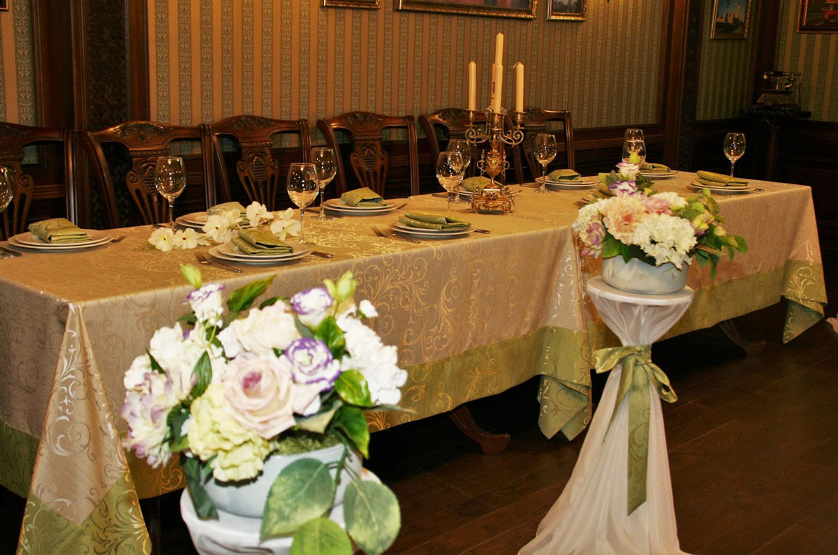 Зал на 40 человек — Sherlock Holmes Pub